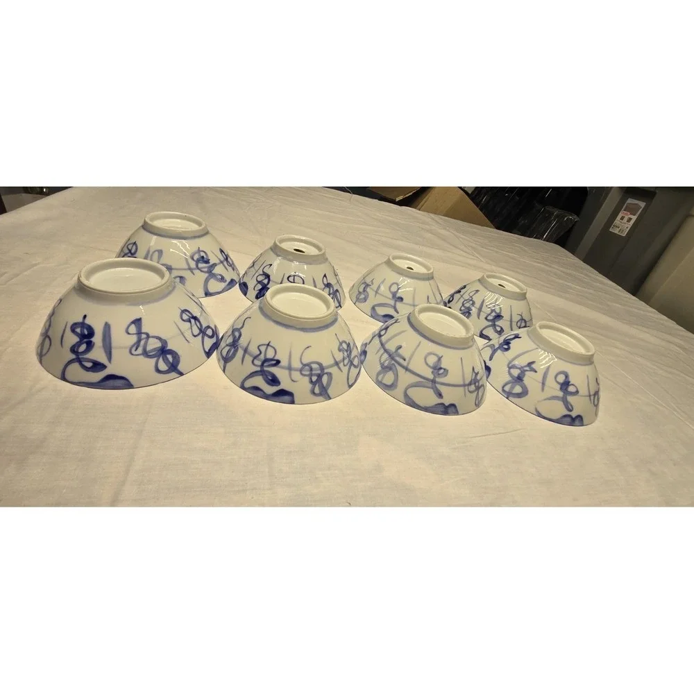 LOT OF 8 CHINESE BLUE AND WHITE PORCELAIN BOWLS